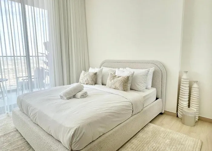 Calm 1Br Apt Jvc Pool, Balcony, Parking