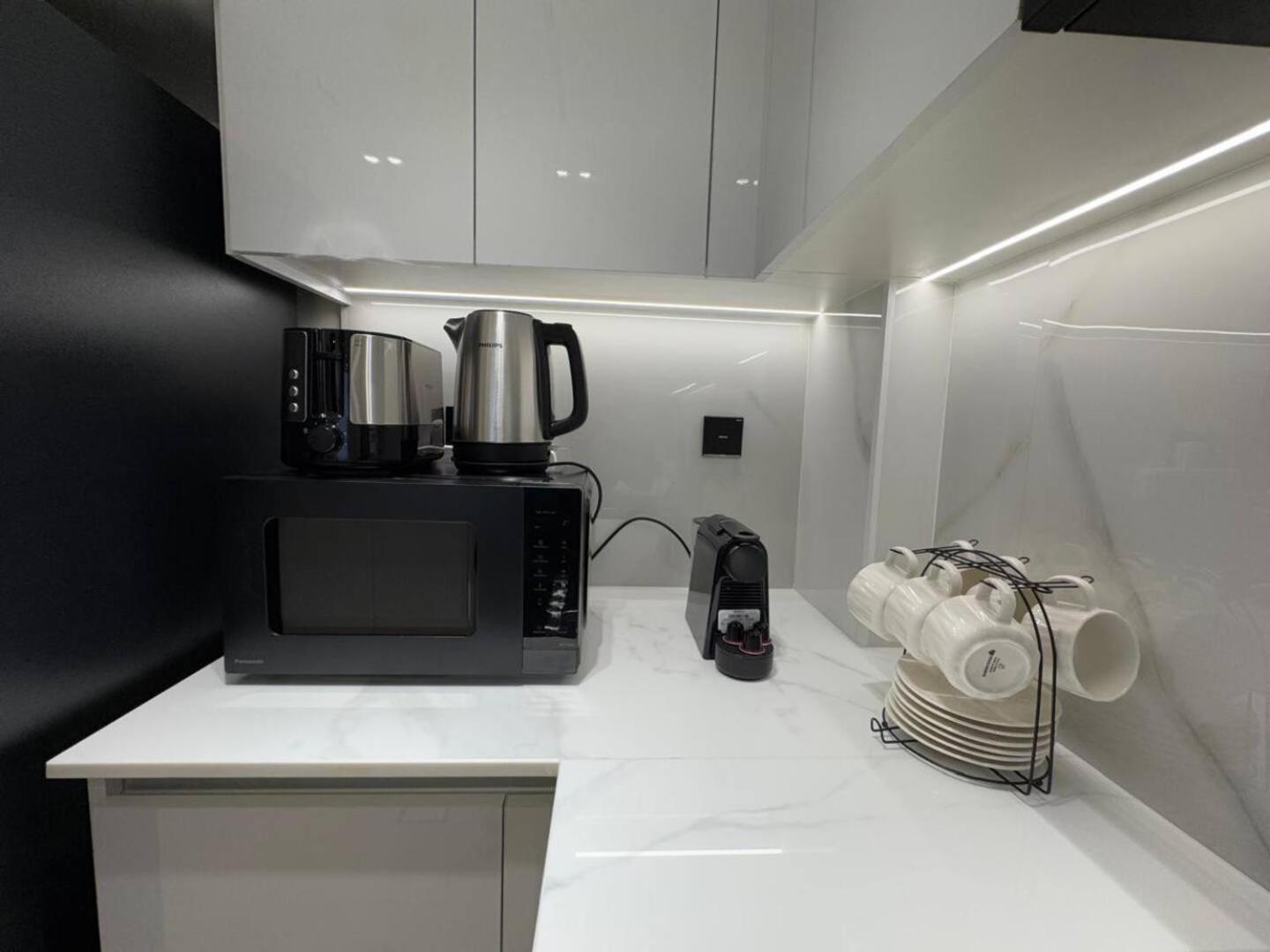 Apartment Calm 1br Jvc Pool, Balcony, Parking *