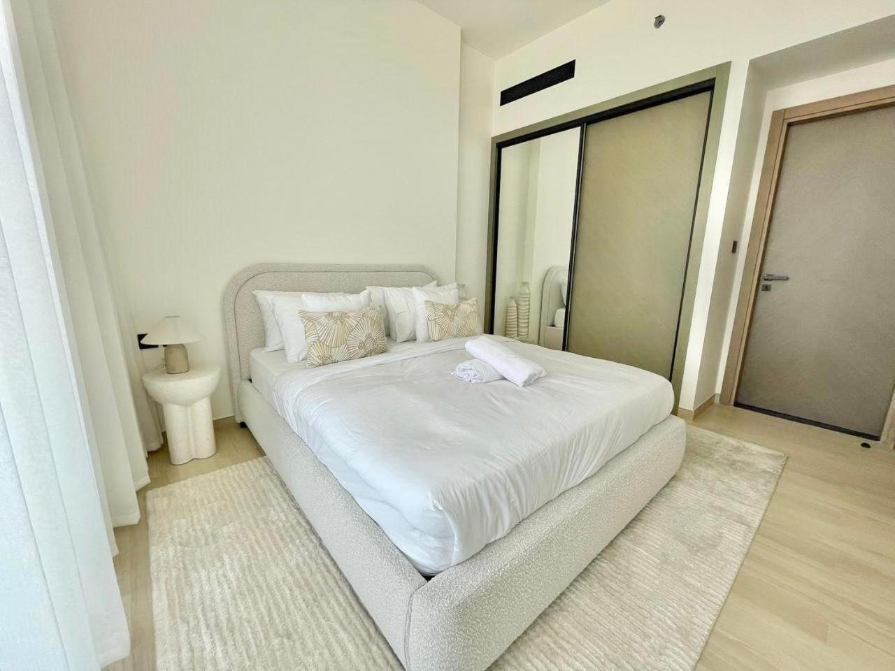 Calm 1br Jvc Pool, Balcony, Parking
